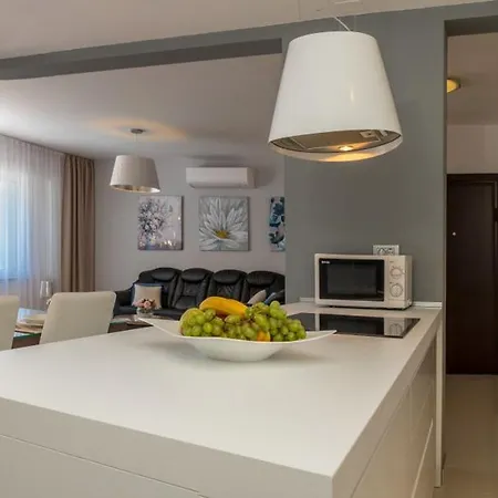 Holiday home Familienfreundliche Arya In Mit Pool