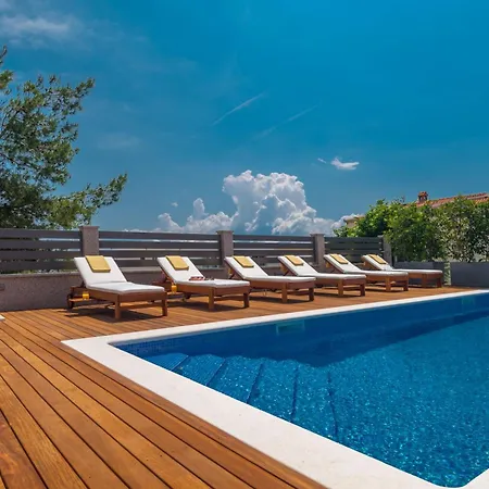 Holiday home Familienfreundliche Arya In Mit Pool *