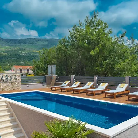 Familienfreundliche Arya In Mit Pool Holiday home *