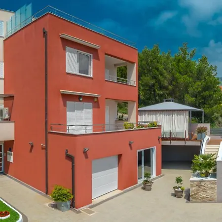 Holiday home Familienfreundliche Arya In Mit Pool *