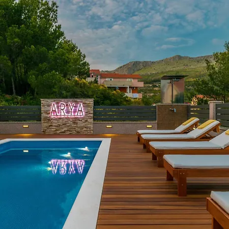 Familienfreundliche Arya In Mit Pool Holiday home