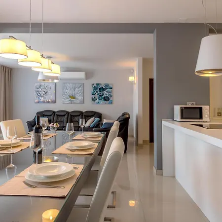 Familienfreundliche Arya In Mit Pool Holiday home Podstrana