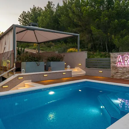 Familienfreundliche Arya In Mit Pool Holiday home *