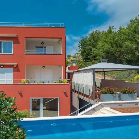 Familienfreundliche Arya In Mit Pool * Podstrana