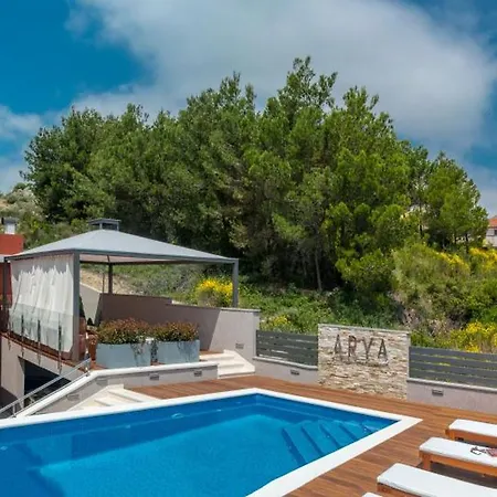 Familienfreundliche Arya In Mit Pool Holiday home