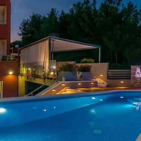 Familienfreundliche Arya In Mit Pool